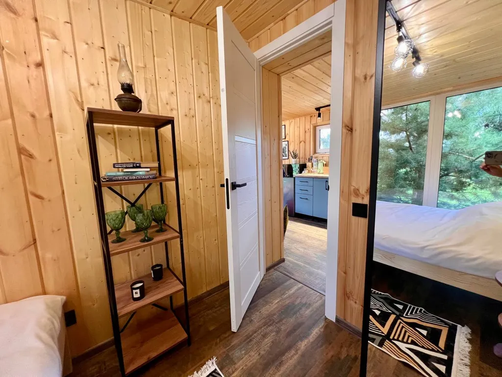 Атмосферный дом в соснах