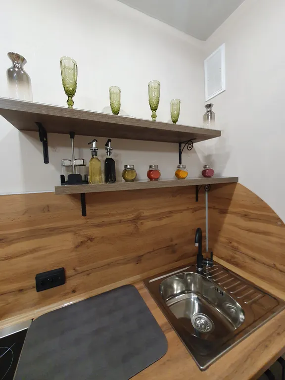 Современная студия с красивыми закатами в самом центре города