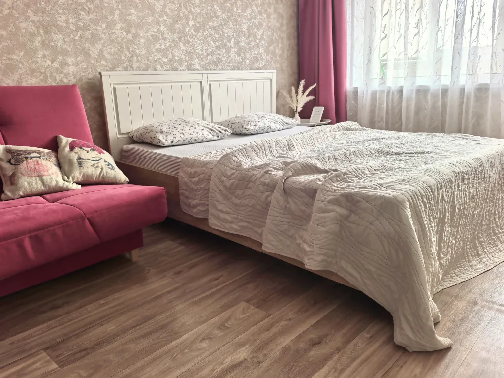 Квартира Однокомнатная в брусничных тонах — аренда посуточно в Новотроицк