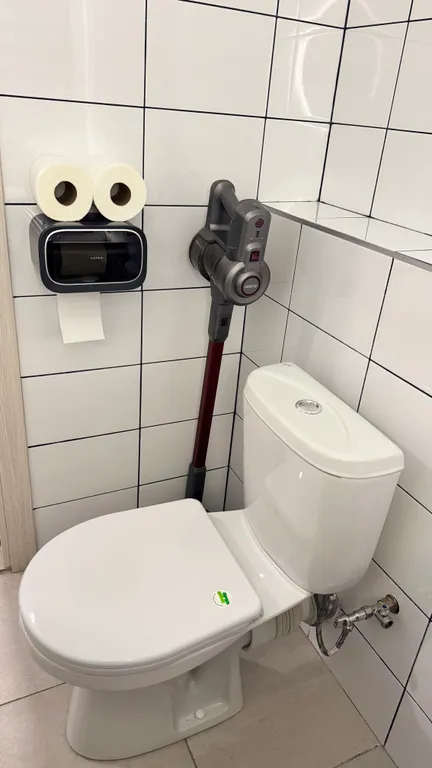 Евродвушка с высокими потолками и большими окнами, 2 кровати