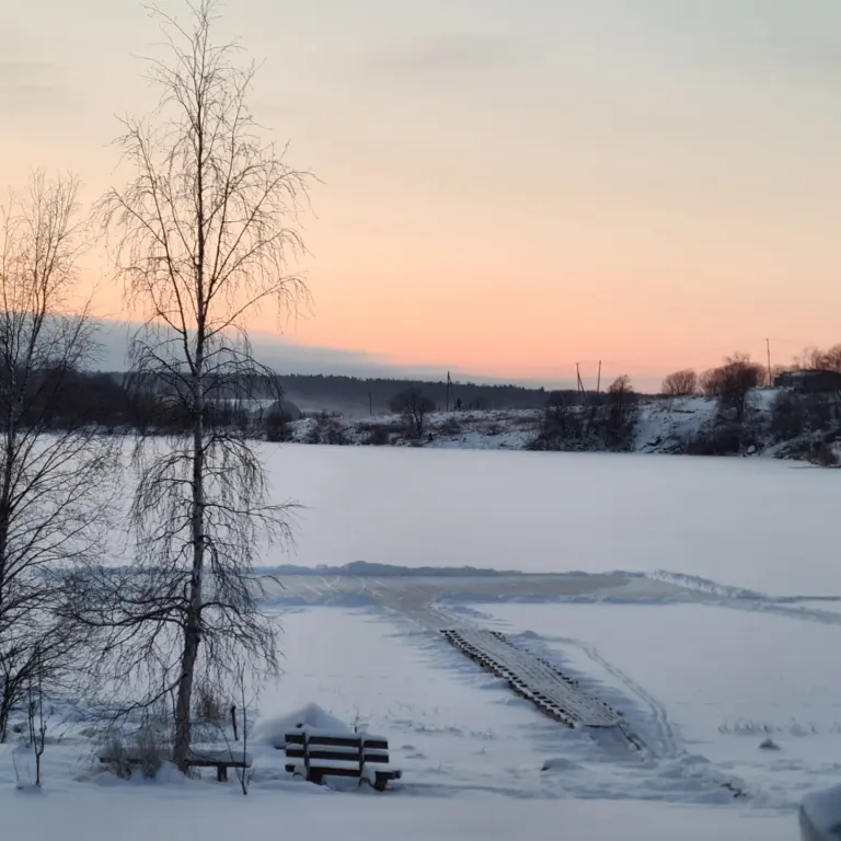 Домик у озера