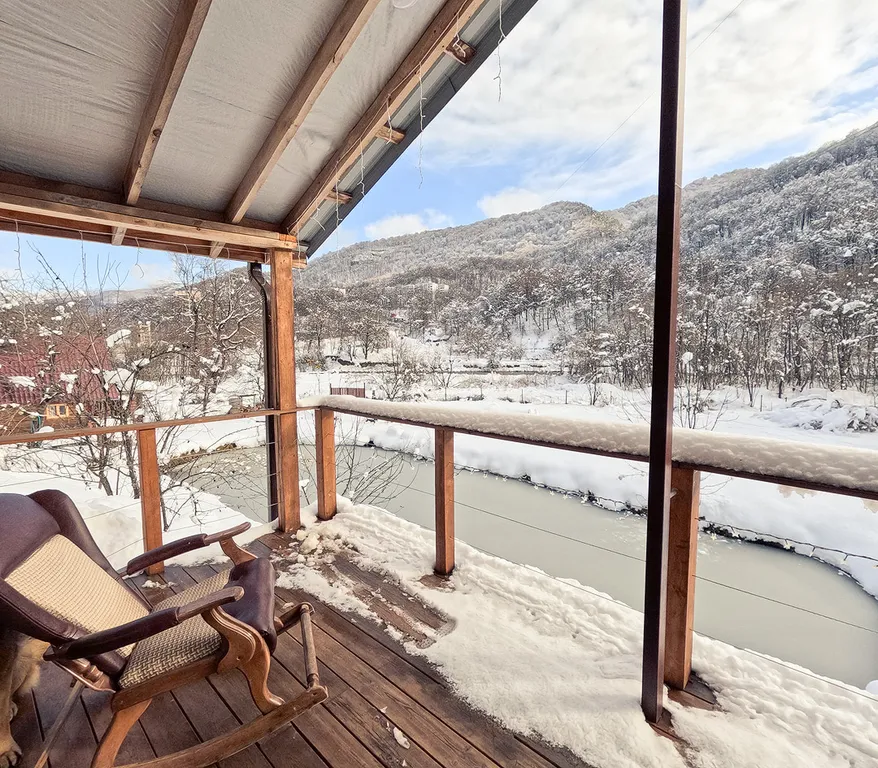 Коттедж Коттедж "Буковель" с терассой и видом на горы. — Архыз