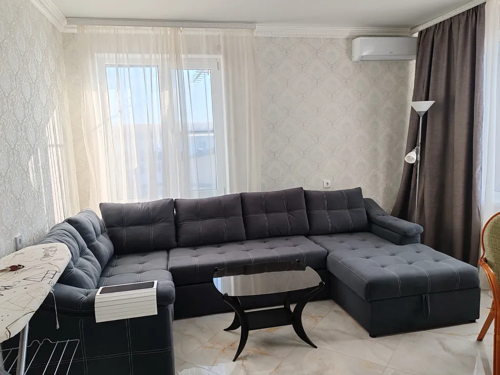 Шикарная огромная квартира с видом на море