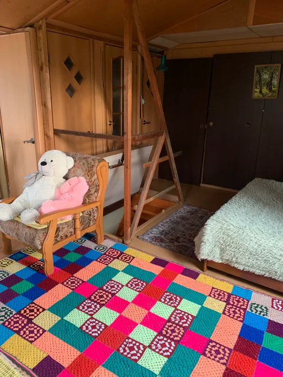 Живописный дом на природе недалеко от города