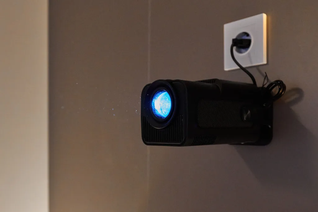 Уютный семейный лофт ,с  проектором для просмотров фильмов !