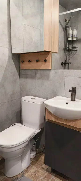 Дом в тихой деревне у озера