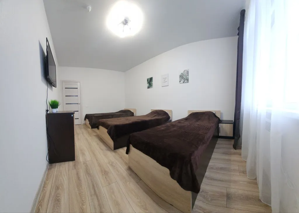 Евротрешка с терассой и выходом на бассеин