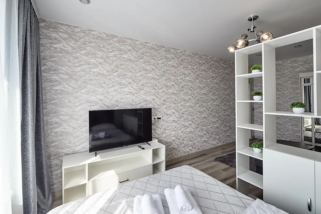 Светлые тёплые апартаменты с видом на горы и город