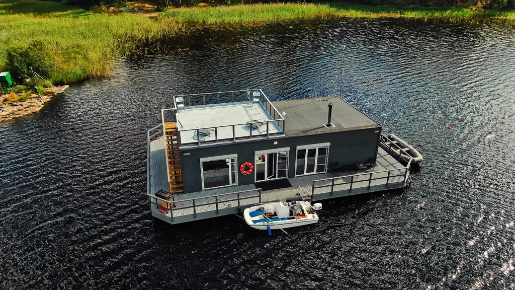 Уютный дом в уединенном месте в шхерах Ладоги