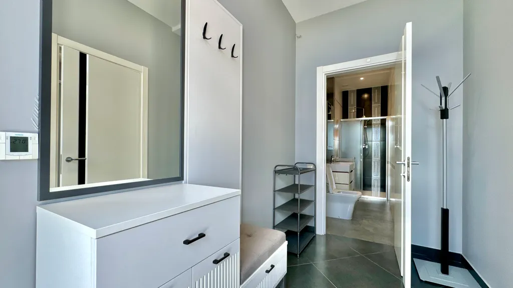 Дом с видом на горы и море