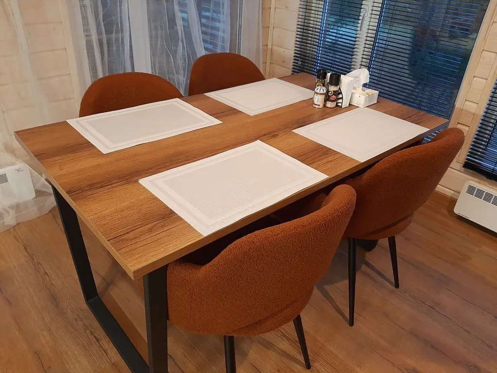 Дом в  соснах.