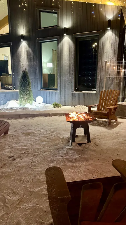 Коттедж Уютный загородный дом у живописного озера, с шикарной новогодней елкой — Санкт-Петербург