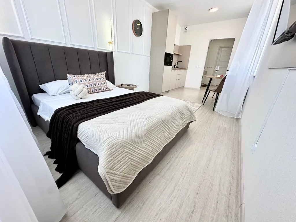 Модная студия с видом на город