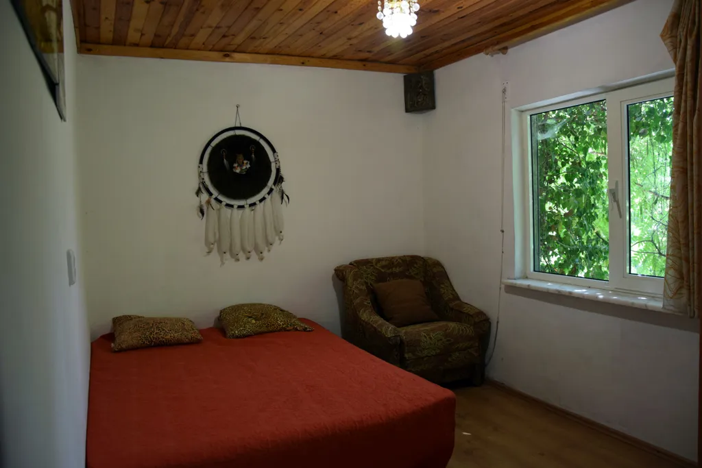 Двухкомнатный домик с видом в сад