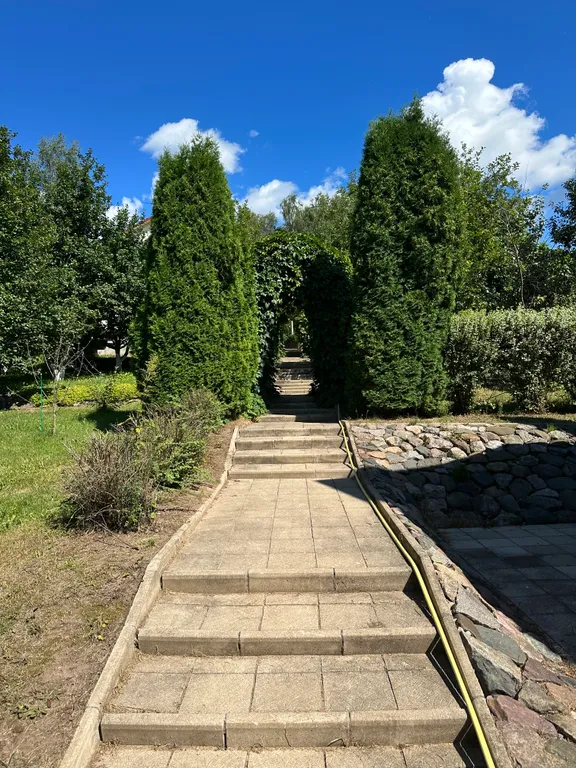 Уютный дом прямо на берегу реки