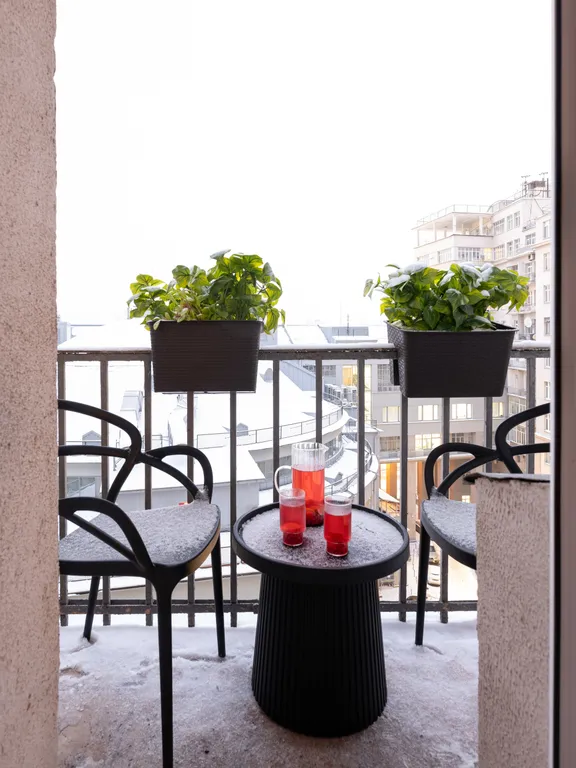 Просторная квартира с тремя спальными и балконом с видом