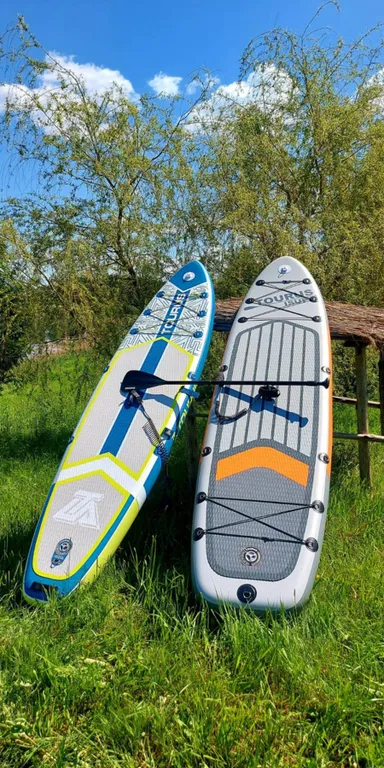 Милый домик в деревне, с видом на озеро