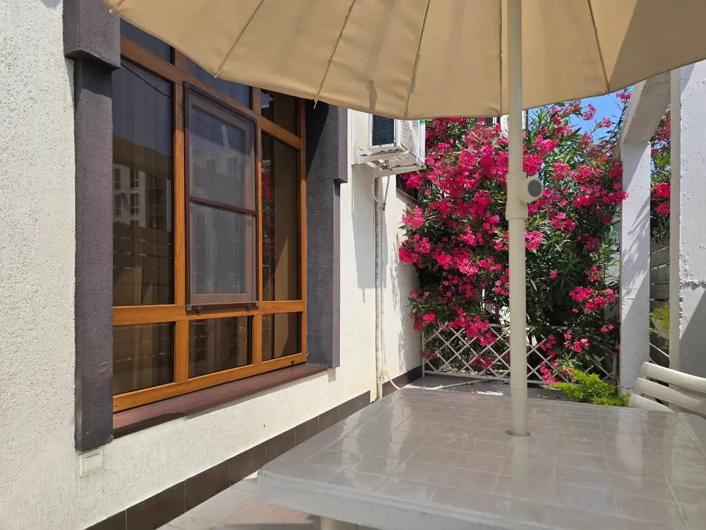 Квартира Квартира Уютная студия с выходом во дворик — Сириус