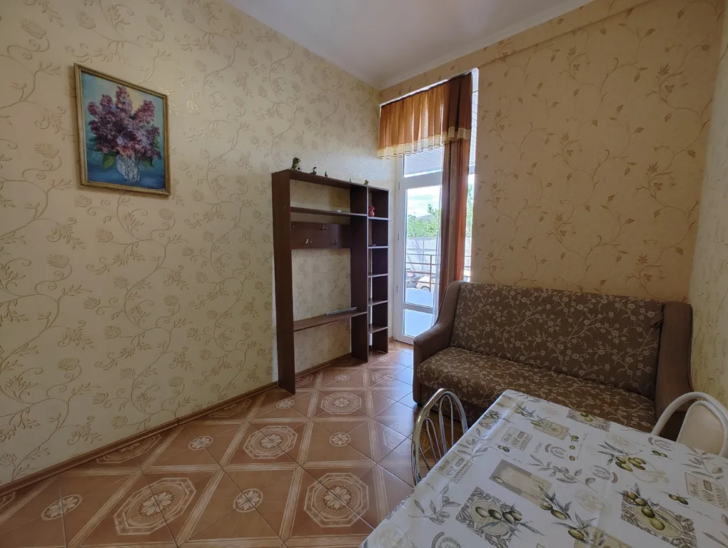 Эллинг на берегу моря