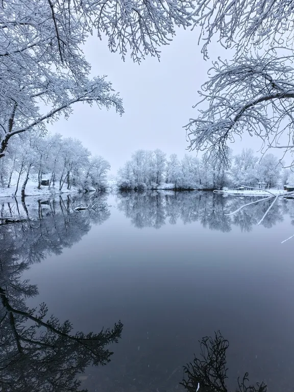 Дом на берегу озера