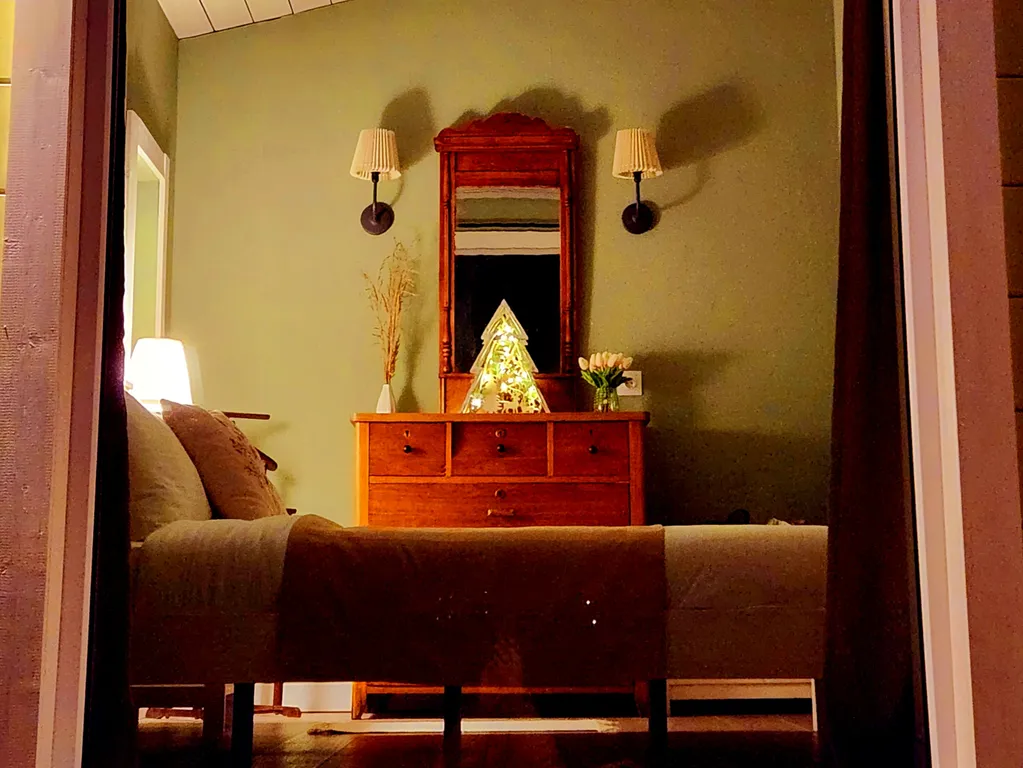 Журавлиный домик на берегу речки