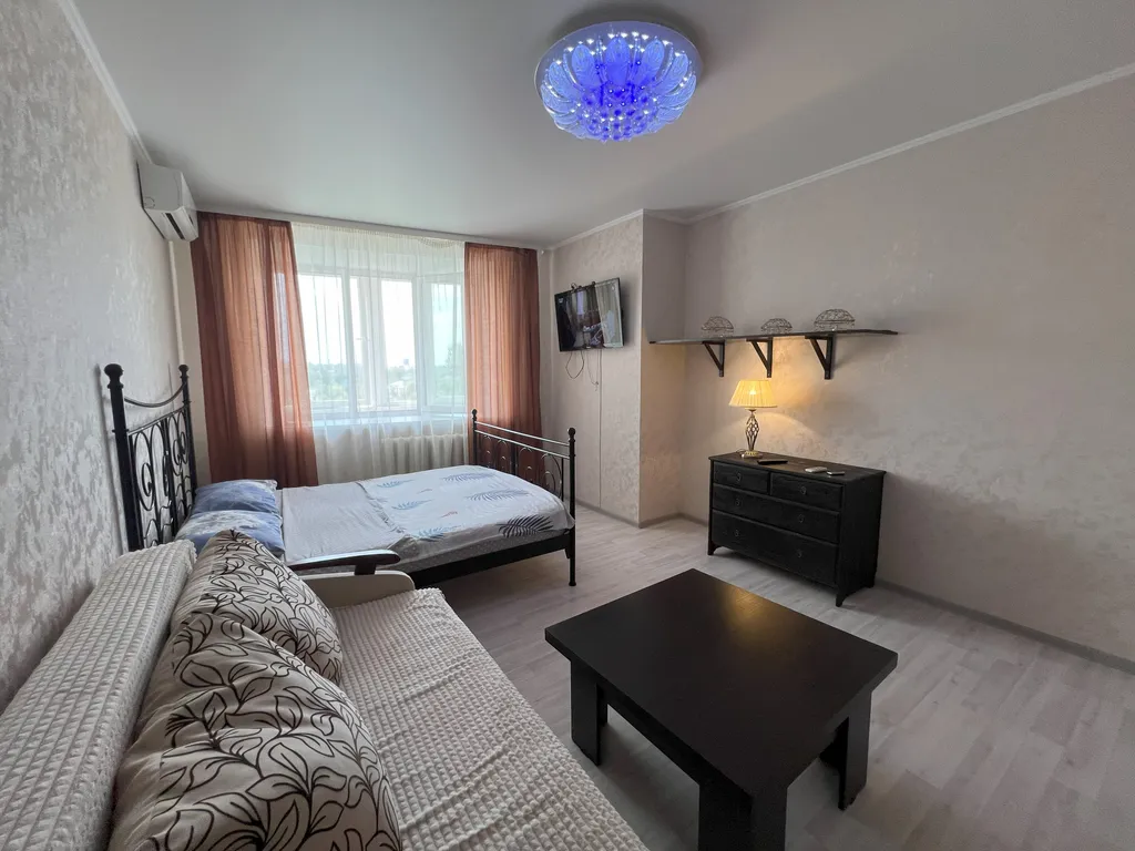 В центре новый дом