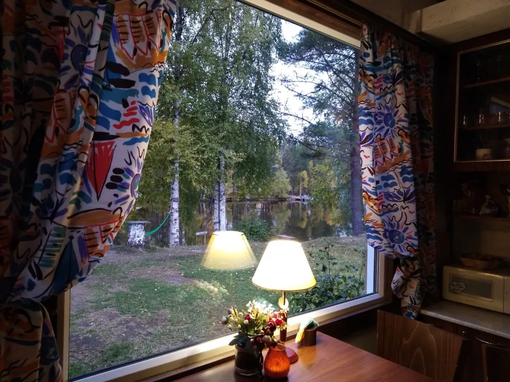 Дом на берегу реки в живописном месте, рядом озеро Сямозеро