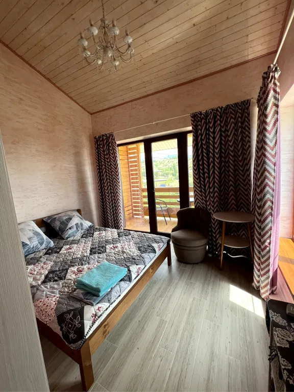 Дом с тремя апартаментами с видом на горы и море