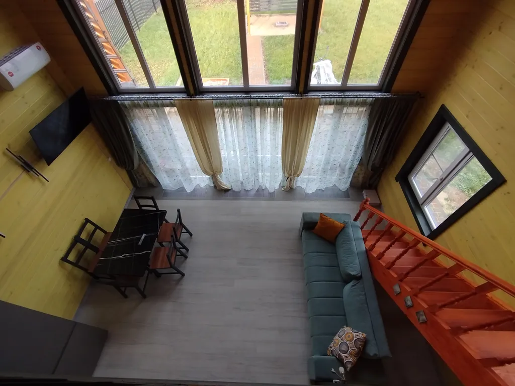 Стильный барн с крытой мангальной зоной