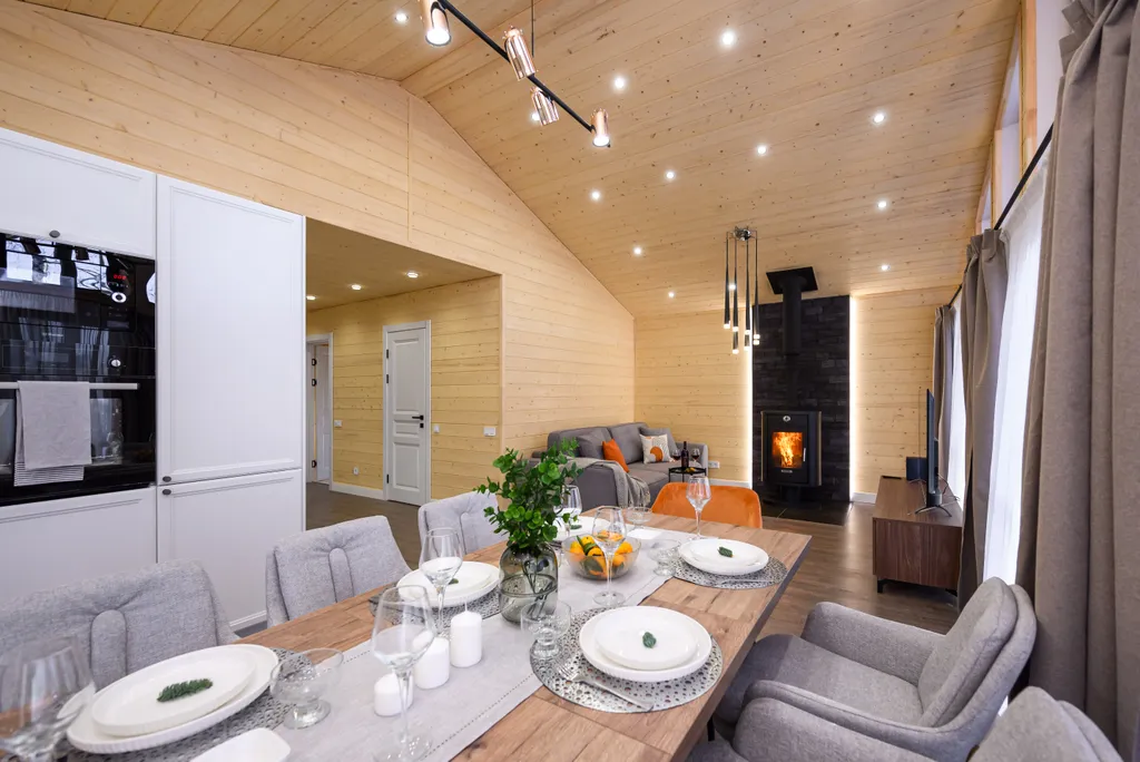 Дом с камином, баней и чаном в лесу у озера