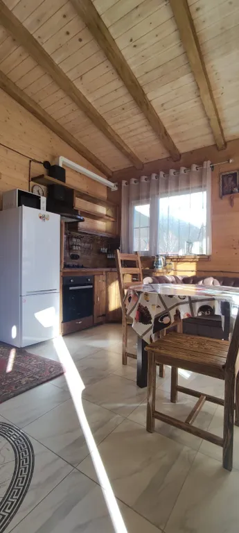 Дом с прекрасным видом на горы и верандой