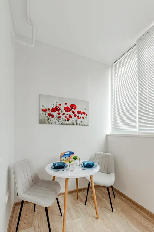 Красивая и уютная студия вблизи метро рядом с центром города