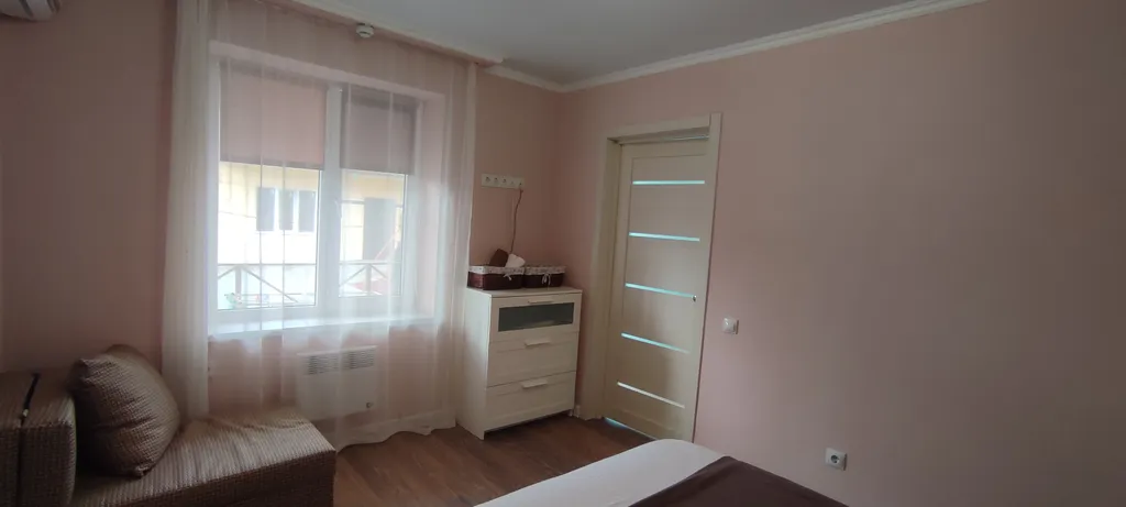 Евродвушка с отдeльной спальней и кухней с диваном