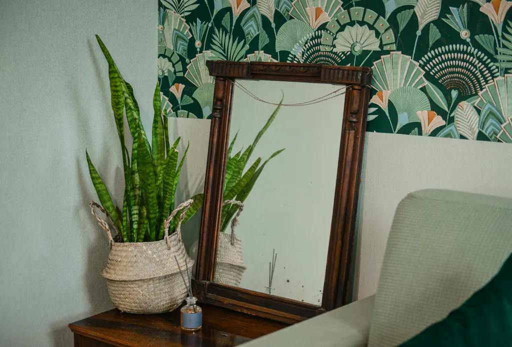 Уютный дом с беседкой у реки в тихом месте