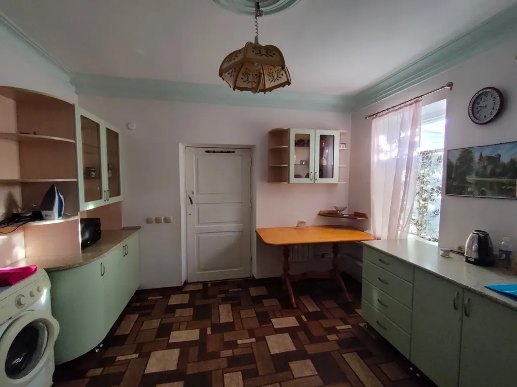 Домик с кондиционером и тихим двориком