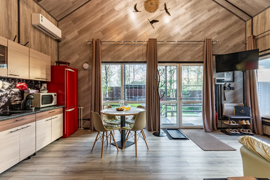 Дом с купелью и сауной, костровой зоной, мангалом и качелями