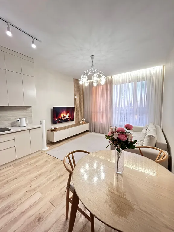 Евротрешка вблизи megasilkway и expo