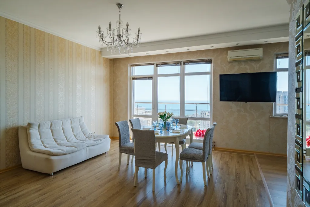 Видовая квартира с сауной и джакузи в центре