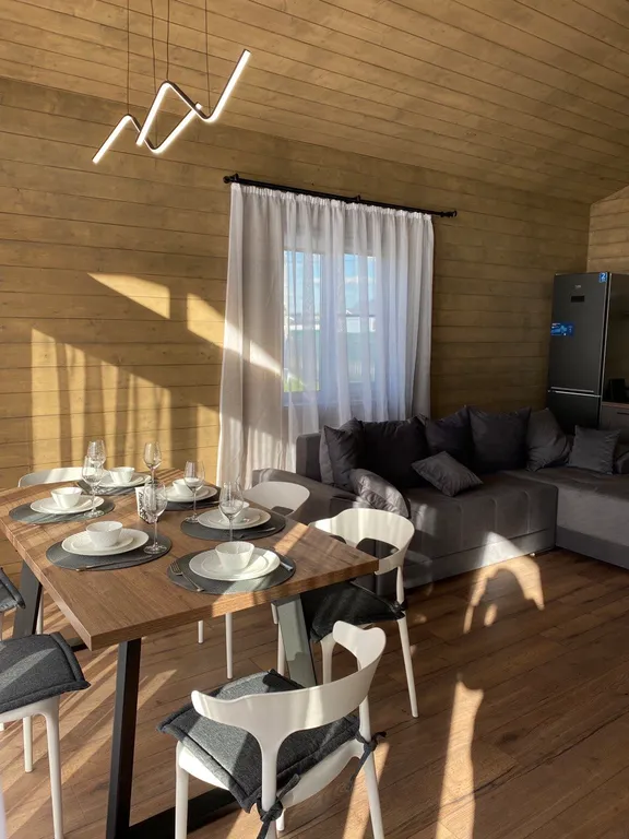 Дом в прибрежном парке