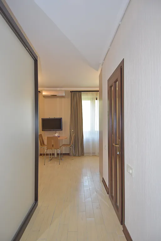 Уютная студия  с балконом в самом сердце Еревана