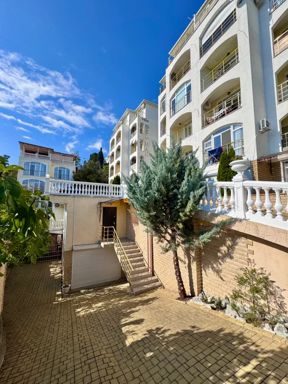 Квартира-студия в ЖК ВиллаДельМар с балконом и видом на море в Гаспре