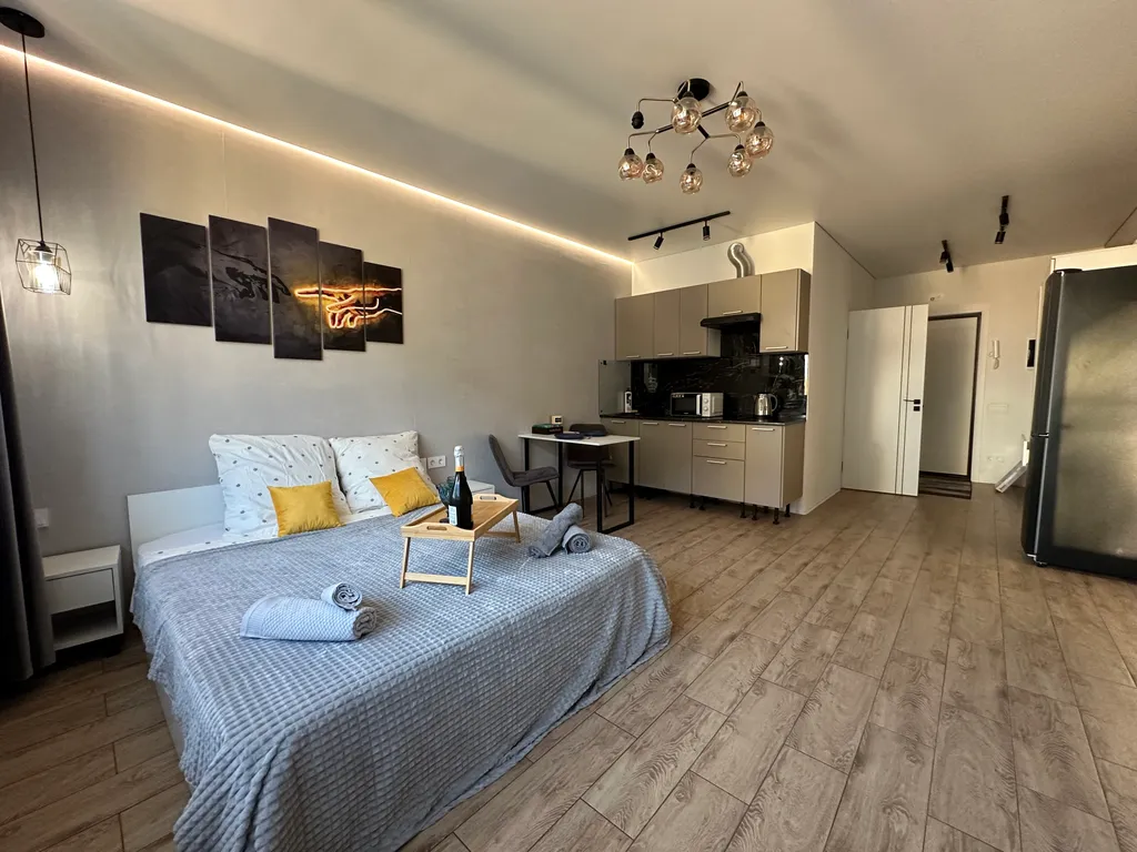 Студия с дизайнерским ремонтом