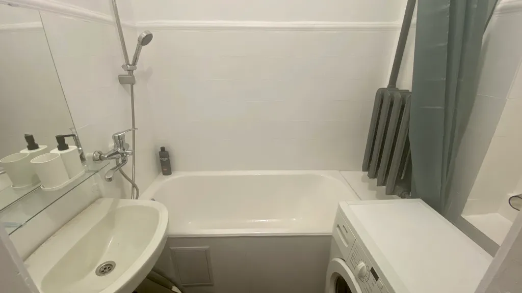 Комната с высокими потолками в самом центре Москвы