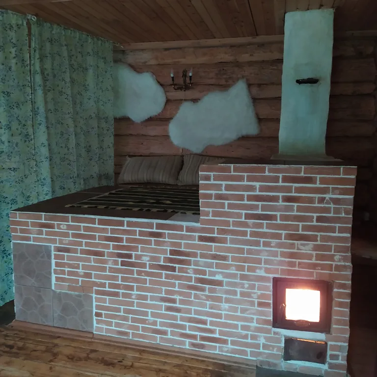 Дом у лесного озера