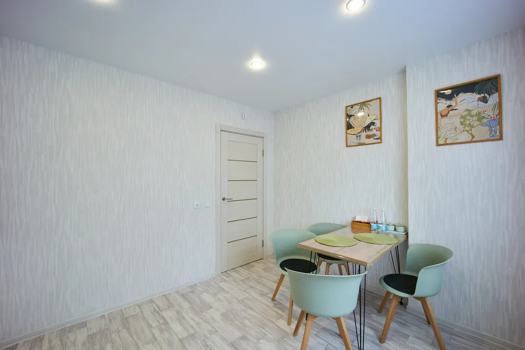 Семейный отдых в тишине: новый дом, безопасный двор и уютная квартира