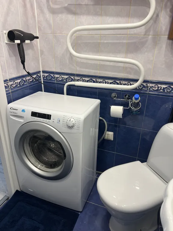 Уютная квартира с видом на проезжающий ретро-поезд