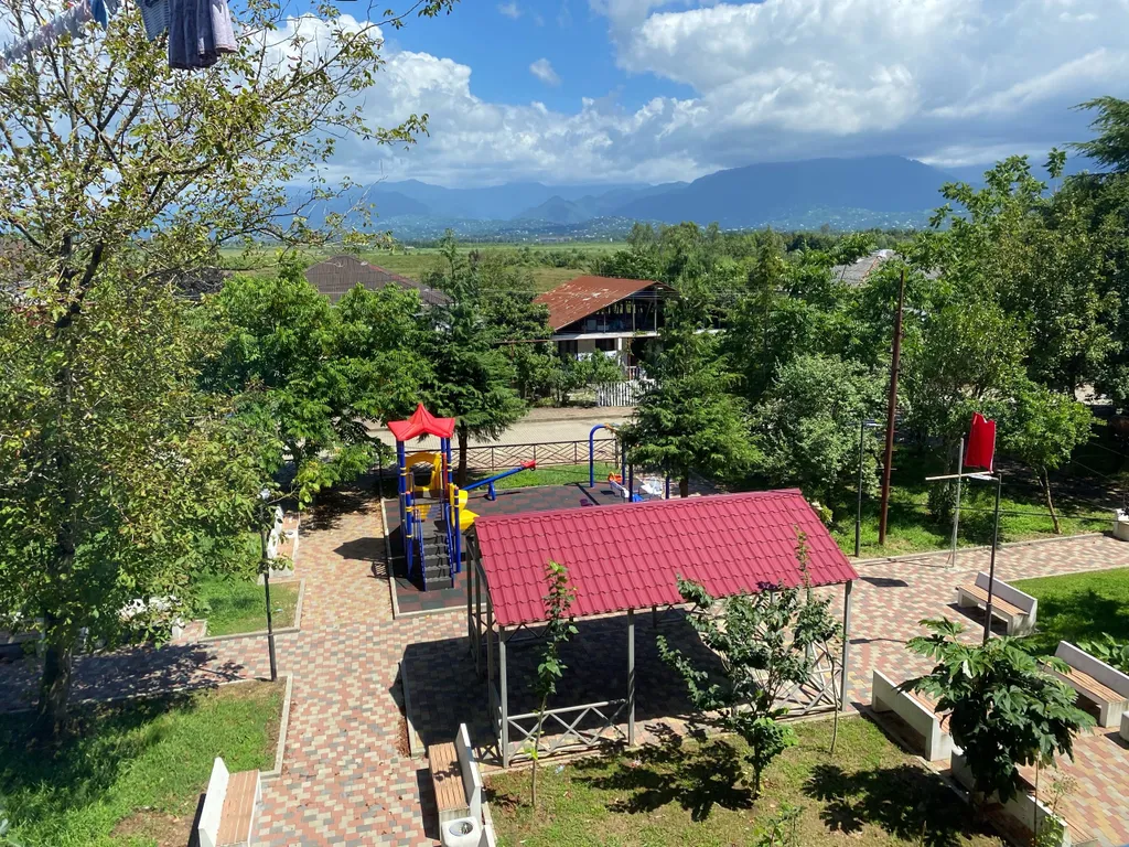 Уютная квартира с видом на горы недалеко от моря