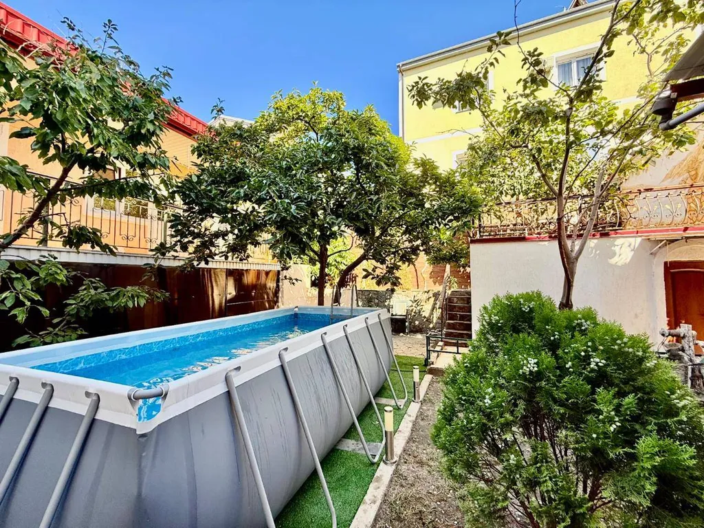 Дом с террасами и видом на море, рядом с центром