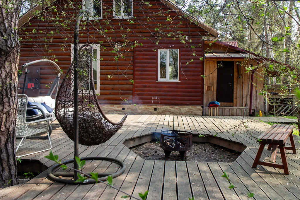 Дом в соснах