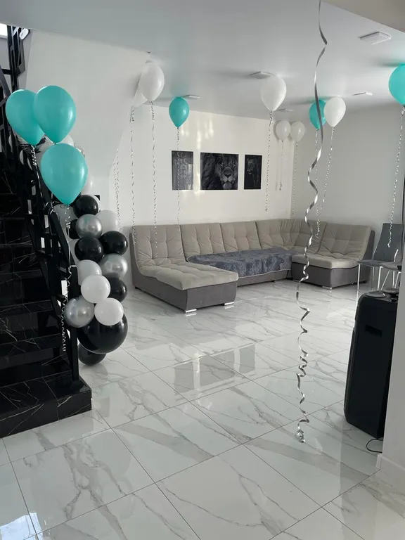 Коттедж с теплым бассейном и баней в 15 минутах от города